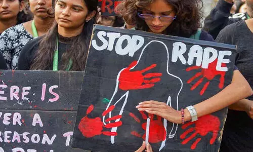 ആർ.ജി കറിനുശേഷം ബംഗാളിൽ വീണ്ടും കൂട്ടബലാൽസംഗത്തിനിരയായി മെഡിക്കൽ വിദ്യാർഥിനി; സംഭവം സുഹൃത്തിനൊപ്പം ഭക്ഷണം കഴിക്കാൻ പുറത്തിറങ്ങിയപ്പോൾ