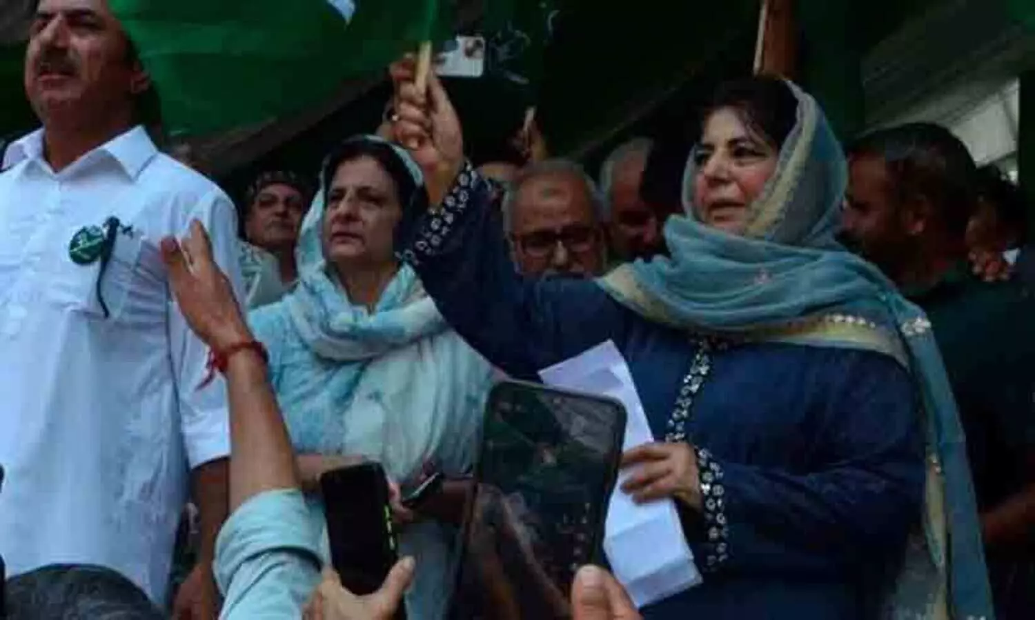 ഇന്ത്യൻ മുസ്‍ലീങ്ങളുടെ താടിരോമങ്ങൾ പിഴുതെടുക്കുകയും തൊപ്പി തട്ടിപ്പറിക്കുകയും ചെയ്യുമ്പോൾ കേന്ദ്രം താലിബാനുമായി ചർച്ച നടത്തുന്നു, കശ്മീരിക​ളെ മിണ്ടാനനുവദിക്കാത്തതെന്തെന്ന് മെഹബൂബാ മുഫ്തി