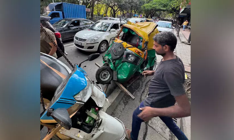 ഡ്രൈവർക്ക് അപസ്മാരം; ബസ് നിയന്ത്രണംവിട്ട് വാഹനങ്ങളിലിടിച്ചു