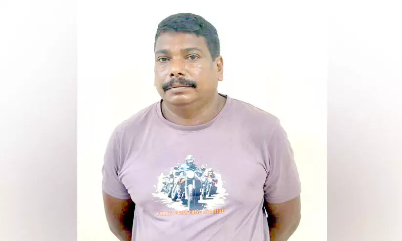 വാറ്റുചാരായവുമായി പിടിയില്‍