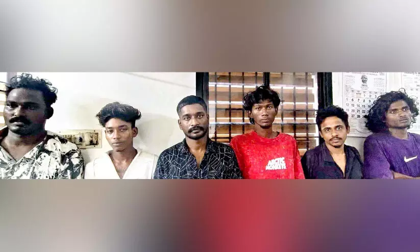 യൂബര് ടാക്സി വിളിച്ച് ഡ്രൈവറെ മര്ദിച്ച് പണം തട്ടിയ സംഘത്തില് ആറുപേര് പിടിയില് യൂബര് ടാക്സി വിളിച്ച് ഡ്രൈവറെ മര്ദിച്ച് പണം തട്ടിയ സംഘത്തില് ആറുപേര് പിടിയില്