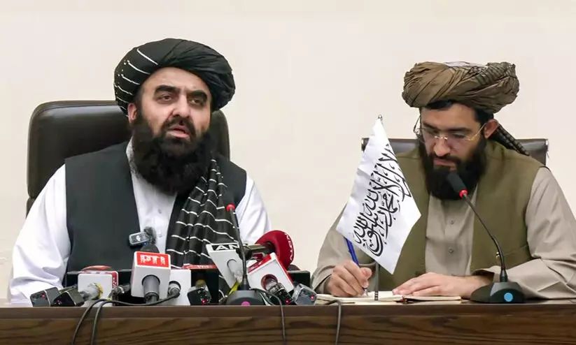 വിമർശനങ്ങൾക്കിടെ വീണ്ടും വാർത്താസമ്മേളനവുമായി അഫ്ഗാൻ മന്ത്രി; വനിതാ മാധ്യമപ്രവർത്തകർക്കും ക്ഷണം വിമർശനങ്ങൾക്കിടെ വീണ്ടും വാർത്താസമ്മേളനവുമായി അഫ്ഗാൻ മന്ത്രി; വനിതാ മാധ്യമപ്രവർത്തകർക്കും ക്ഷണം