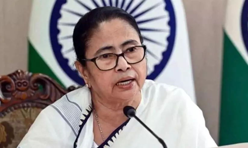 പെൺകുട്ടികളെ രാത്രി പുറത്തിറങ്ങാൻ അനുവദിക്കരുത്; ബംഗാളിലെ കൂട്ട ബലാത്സംഗത്തിൽ വിവാദ പ്രസ്താവനയുമായി മമതാ ബാനർജി