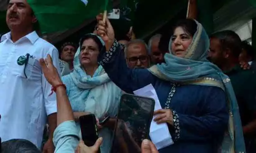 ഇന്ത്യൻ മുസ്‍ലീങ്ങളുടെ താടിരോമങ്ങൾ പിഴുതെടുക്കുകയും തൊപ്പി തട്ടിപ്പറിക്കുകയും ചെയ്യുമ്പോൾ കേന്ദ്രം താലിബാനുമായി ചർച്ച നടത്തുന്നു, കശ്മീരിക​ളെ മിണ്ടാനനുവദിക്കാത്തതെന്തെന്ന് മെഹബൂബാ മുഫ്തി