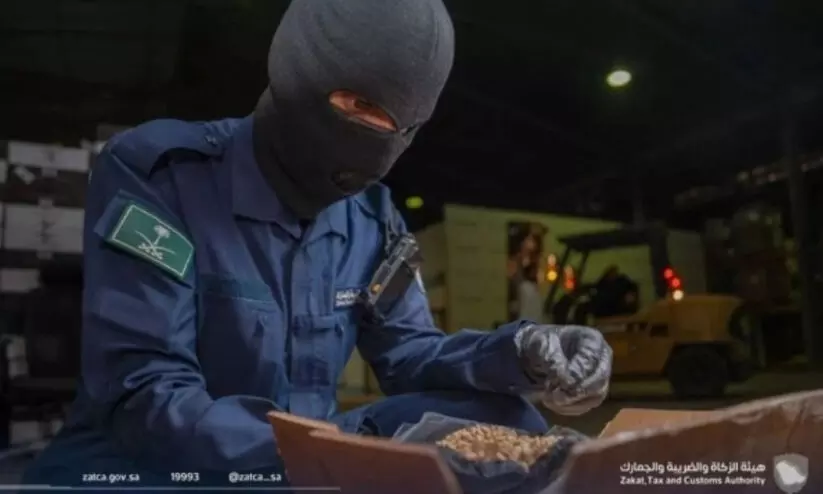 സൗദിയിൽ മയക്കുമരുന്ന് വേട്ട തുടരുന്നു; ഒരാഴ്ച്ചക്കിടയിൽ പിടിച്ചെടുത്തത് 1,534 കള്ളക്കടത്ത് വസ്തുക്കൾ സൗദിയിൽ മയക്കുമരുന്ന് വേട്ട തുടരുന്നു; ഒരാഴ്ച്ചക്കിടയിൽ പിടിച്ചെടുത്തത് 1,534 കള്ളക്കടത്ത് വസ്തുക്കൾ