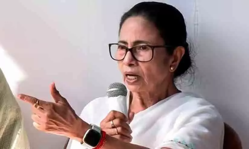 തന്റെ വാക്കുകൾ വളച്ചൊടിക്കപ്പെട്ടുവെന്ന് മമത, ഇത്തരം രാഷ്ട്രീയത്തിന് മുതിരരുതെന്നും മുന്നറിയിപ്പ്, വിശദീകരണം വിമർശനം കടുക്കുന്നതിനിടെ തന്റെ വാക്കുകൾ വളച്ചൊടിക്കപ്പെട്ടുവെന്ന് മമത, ഇത്തരം രാഷ്ട്രീയത്തിന് മുതിരരുതെന്നും മുന്നറിയിപ്പ്, വിശദീകരണം വിമർശനം കടുക്കുന്നതിനിടെ