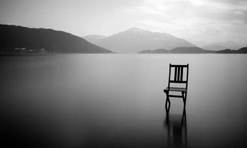 ക​വി​ത: ഘ​നീ​ഭ​വി​ക്കു​ന്ന മൗ​നം