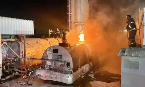 ഷ​ദാ​ദി​യ​യി​ൽ കോ​ൺ​ക്രീ​റ്റ് ഫാ​ക്ട​റി​യി​ൽ തീ​പി​ടി​ച്ചു