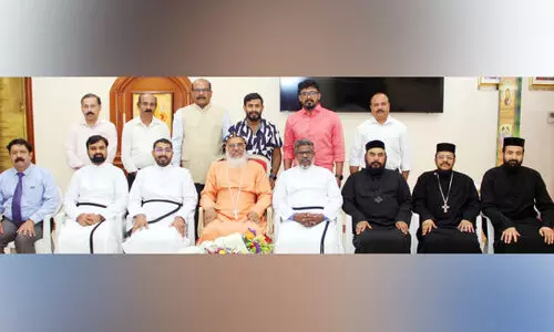 കെ.​സി.​ഇ.​സി മാ​ര്‍ പീ​ല​ക്സി​നോ​സ് മെ​ത്രാ​പ്പോ​ലീ​ത്ത​ക്ക് സ്വീ​ക​ര​ണം ന​ല്‍കി