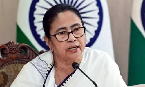 പെൺകുട്ടികളെ രാത്രി പുറത്തിറങ്ങാൻ അനുവദിക്കരുത്; ബംഗാളിലെ കൂട്ട ബലാത്സംഗത്തിൽ വിവാദ പ്രസ്താവനയുമായി മമതാ ബാനർജി