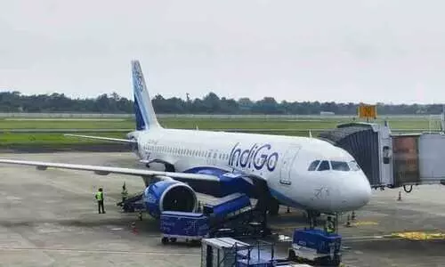 വിമാനത്തിലെ ശുചിമുറിയിൽ പ്രഷർ പമ്പിൽ ഒളിപ്പിച്ച നിലയിൽ സ്വർണം: നെടുമ്പാശ്ശേരിയിൽ ഇറങ്ങിയ 181 യാത്രക്കാരെയും കേന്ദ്രീകരിച്ച് അന്വേഷണം