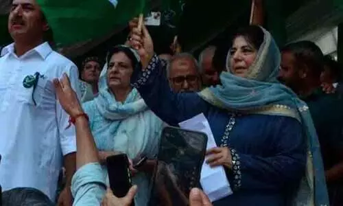 ഇന്ത്യൻ മുസ്‍ലീങ്ങളുടെ താടിരോമങ്ങൾ പിഴുതെടുക്കുകയും തൊപ്പി തട്ടിപ്പറിക്കുകയും ചെയ്യുമ്പോൾ കേന്ദ്രം താലിബാനുമായി ചർച്ച നടത്തുന്നു, കശ്മീരിക​ളെ മിണ്ടാനനുവദിക്കാത്തതെന്തെന്ന് മെഹബൂബാ മുഫ്തി