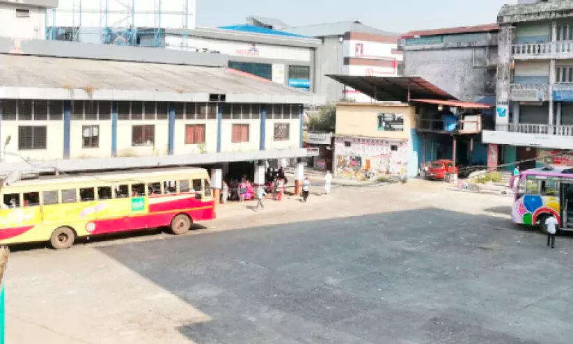 കൽപറ്റയിലെ ഗതാഗത പരിഷ്കാരം; പടിഞ്ഞാറത്തറ ബസുകൾ പഴയ ബസ് സ്റ്റാൻഡിൽ കയറും കൽപറ്റയിലെ ഗതാഗത പരിഷ്കാരം; പടിഞ്ഞാറത്തറ ബസുകൾ പഴയ ബസ് സ്റ്റാൻഡിൽ കയറും