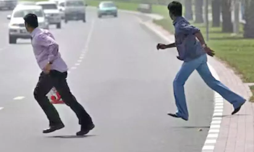 റോ​ഡ് സു​ര​ക്ഷ വ​ർ​ധി​പ്പി​ക്കു​ക ല​ക്ഷ്യം; കാ​ൽ​ന​ട​യാ​ത്ര നി​യ​മ​ലം​ഘ​ന​ത്തി​ന് പി​ഴ ഈ​ടാ​ക്കാ​ൻ നി​ർ​ദേ​ശം