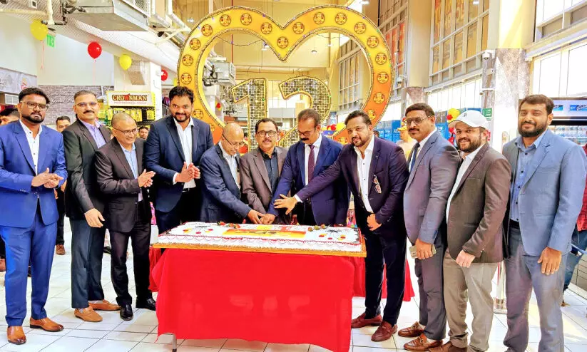 ഗ്രാൻഡ് മാൾ ഏഷ്യൻ ടൗൺ ഷോറൂം 12ാം വാർഷികാഘോഷം ഗ്രാൻഡ് മാൾ ഏഷ്യൻ ടൗൺ ഷോറൂം 12ാം വാർഷികാഘോഷം