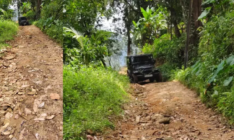 തകർന്ന റോഡുകൾ, അറുതിയില്ലാത്ത ദുരിതം; ഉരുളൻകല്ലും ഗർത്തങ്ങളും ദുരിത വഴി താണ്ടി ജനം തകർന്ന റോഡുകൾ, അറുതിയില്ലാത്ത ദുരിതം; ഉരുളൻകല്ലും ഗർത്തങ്ങളും ദുരിത വഴി താണ്ടി ജനം