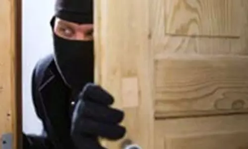 ഒ​ന്ന​ര​കോ​ടി​യു​ടെ ക​വ​ർ​ച്ച; മു​ൻ ഡ്രൈ​വ​ർ അ​ട​ക്കം പി​ടി​യി​ൽ