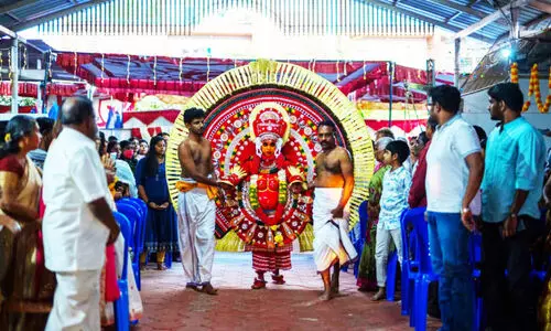 ക​ഗ്ഗ​ദാ​സ​പു​ര ശ്രീ​നാ​രാ​യ​ണ മ​ഠ​ത്തി​ന്റെ ആ​ഭി​മു​ഖ്യ​ത്തി​ൽ തെ​യ്യം ഫെ​സ്റ്റി​വെ​ൽ