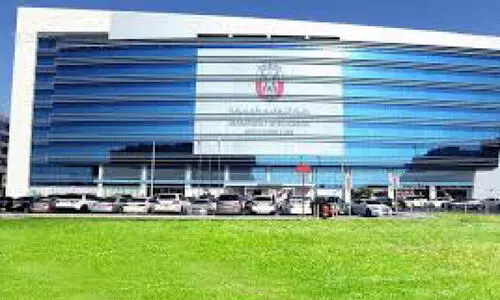 സ്കൂളിന് പുറത്ത് നിർബന്ധിത പരീക്ഷകൾക്ക് ഫീസ് ഈടാക്കരുത് സ്കൂളിന് പുറത്ത് നിർബന്ധിത പരീക്ഷകൾക്ക് ഫീസ് ഈടാക്കരുത്