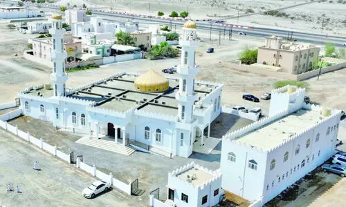 റു​സ്താ​ഖി​ലെ ഇ​മാം അ​സ്സാ​ൻ ബി​ൻഖൈ​സ് മ​സ്ജി​ദ് പ്രാ​ർ​ഥ​ന​ക്കാ​യി തു​റ​ന്നു