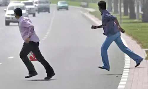 റോ​ഡ് സു​ര​ക്ഷ വ​ർ​ധി​പ്പി​ക്കു​ക ല​ക്ഷ്യം; കാ​ൽ​ന​ട​യാ​ത്ര നി​യ​മ​ലം​ഘ​ന​ത്തി​ന് പി​ഴ ഈ​ടാ​ക്കാ​ൻ നി​ർ​ദേ​ശം