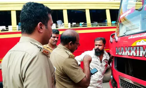 ബ​സു​ക​ളി​ലും ഓ​ട്ടോ​ക​ളി​ലും മോ​ട്ടോ​ര്‍ വാ​ഹ​ന വ​കു​പ്പിന്റെ മി​ന്ന​ല്‍ പ​രി​ശോ​ധ​ന