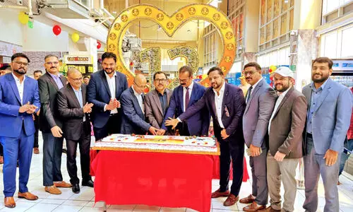 ഗ്രാ​ൻ​ഡ് മാ​ൾ ഏ​ഷ്യ​ൻ ടൗ​ൺ ഷോ​റൂം 12ാം വാ​ർ​ഷി​കാ​ഘോ​ഷം