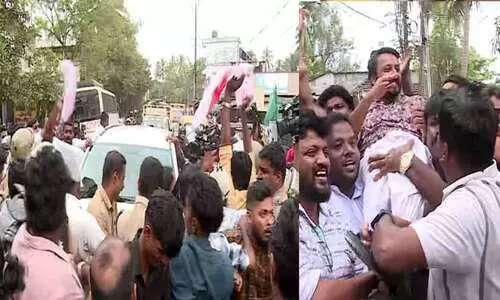 രാഹുലിന്റെ കാർ തടഞ്ഞ് ഡി.വൈ.എഫ്.ഐ; എടുത്തുയർത്തി വേദിയിലെത്തിച്ച് ലീഗ്-കോൺഗ്രസ് പ്രവർത്തകർ, എന്റെ വഴിമുടക്കാമെന്ന് വിചാരിക്കേണ്ട...