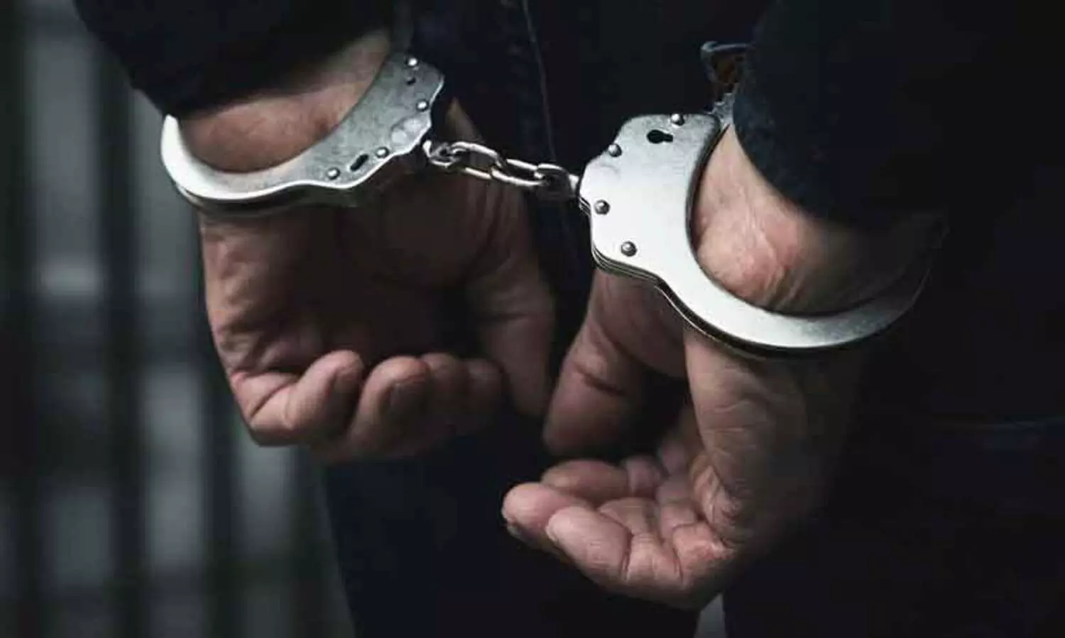 ഭാര്യയെ ഹെൽമറ്റ് കൊണ്ട് അടിച്ചു കൊന്നു, ഇൻഷുറൻസിനായി റോഡപകടമായി ചിത്രീകരിച്ചു; യുവാവ് അറസ്റ്റിൽ