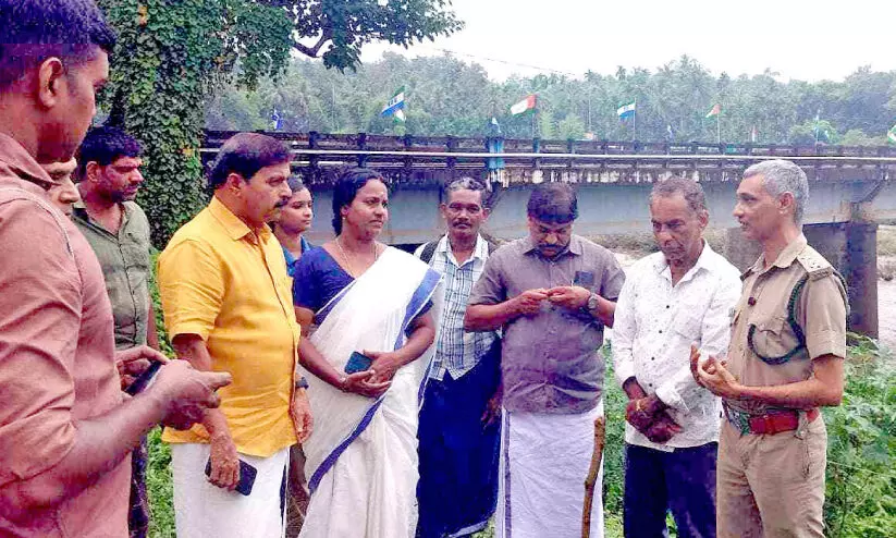 വന്യജീവി ശല്യം തടയൽ; കരുളായിയിൽ സൗരോർജ തൂക്കുവേലി ആദ്യഘട്ട പ്രവൃത്തി തുടങ്ങി