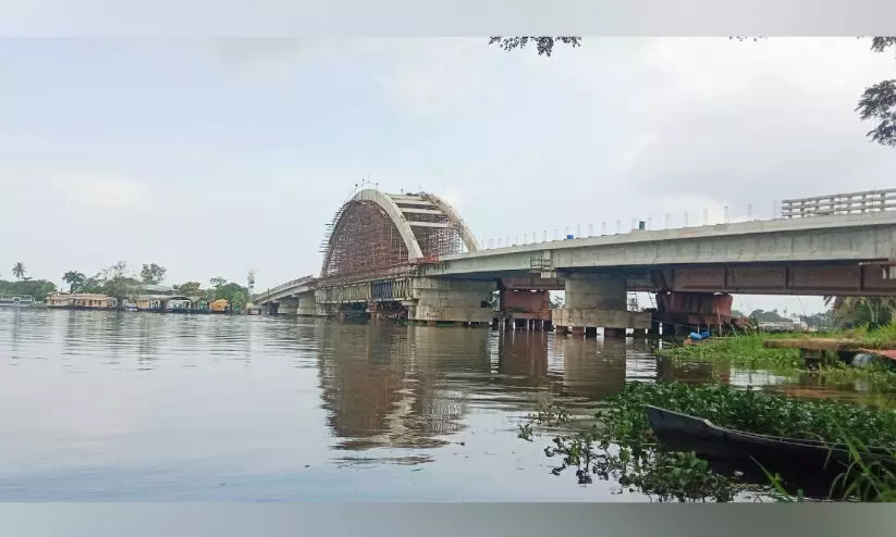 ‘പള്ളാത്തുരുത്തി ആർച്ച്​ പാലം’ അവസാനഘട്ടത്തിൽ