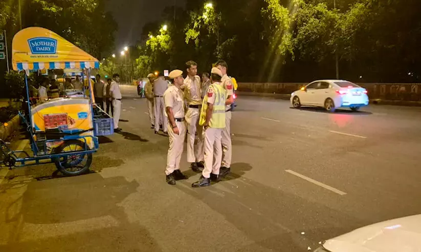 Child,Death,E-rickshaw,Accident,Play, ഇ-റിക്ഷ, ഡൽഹി, പൊലീസ്, അപകടം, അബദ്ധം Child,Death,E-rickshaw,Accident,Play, ഇ-റിക്ഷ, ഡൽഹി, പൊലീസ്, അപകടം, അബദ്ധം