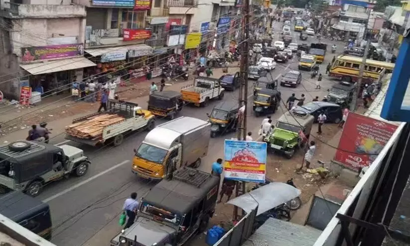 മുന്നൊരുക്കം കൂടാതെ വെഞ്ഞാറമൂട് മേല്‍പ്പാലത്തിൽ ഗതാഗത ക്രമീകരണം; വലഞ്ഞ് യാത്രികരും നാട്ടുകാരും
