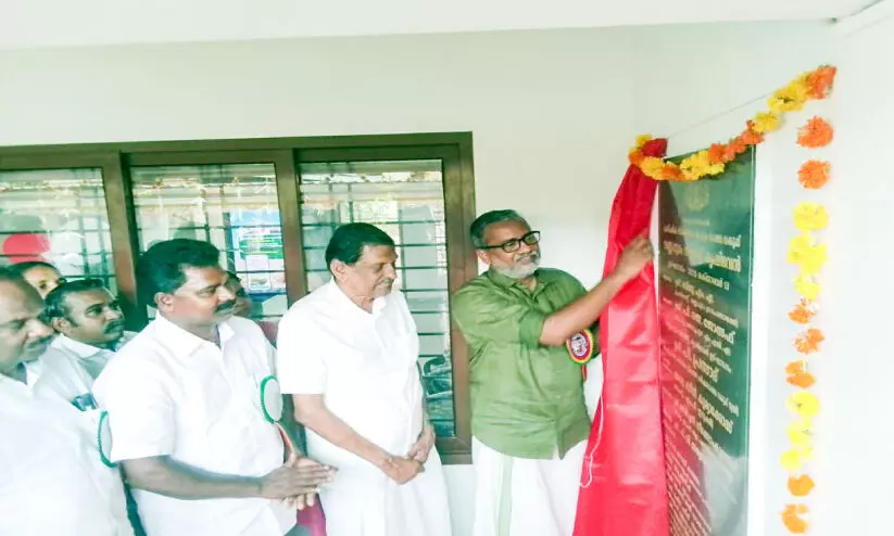 ആധുനിക ശാസ്ത്ര സാങ്കേതിക വിദ്യകള് കാര്ഷികമേഖലയിലും നടപ്പാക്കും -മന്ത്രി പി. പ്രസാദ് വണ്ണപ്പുറം സ്മാര്ട്ട് കൃഷിഭവന് ഉദ്ഘാടനം ചെയ്തു ആധുനിക ശാസ്ത്ര സാങ്കേതിക വിദ്യകള് കാര്ഷികമേഖലയിലും നടപ്പാക്കും -മന്ത്രി പി. പ്രസാദ് വണ്ണപ്പുറം സ്മാര്ട്ട് കൃഷിഭവന് ഉദ്ഘാടനം ചെയ്തു