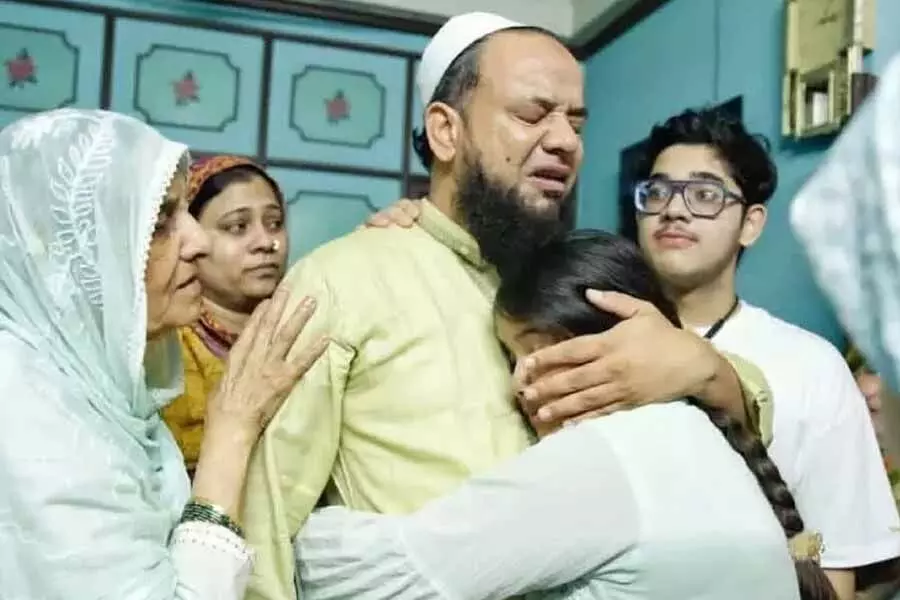 രോഗിയായ മാതാവിനെ കാണാൻ ഖാലിദ് സൈഫിക്ക് പത്തു ദിവസത്തെ ജാമ്യം; ചെയ്യാത്ത കുറ്റത്തിനുളള തടവുജീവിതത്തിന് അഞ്ചാണ്ട്; അനന്തമായ കാത്തിരിപ്പുമായി കുടുംബം