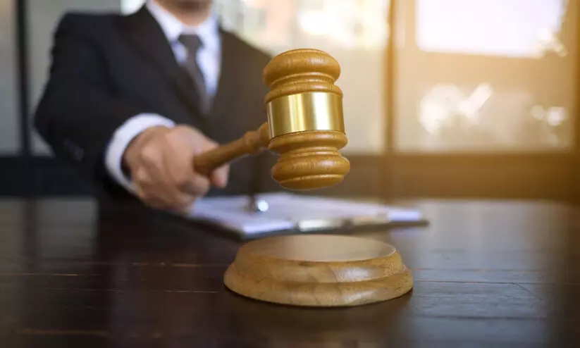 തുണി ഉണക്കുന്നതിനെ ചൊല്ലി സംഘർഷം, വധശ്രമം: 11 പ്രതികളെ കോടതി വെറുതെവിട്ടു തുണി ഉണക്കുന്നതിനെ ചൊല്ലി സംഘർഷം, വധശ്രമം: 11 പ്രതികളെ കോടതി വെറുതെവിട്ടു