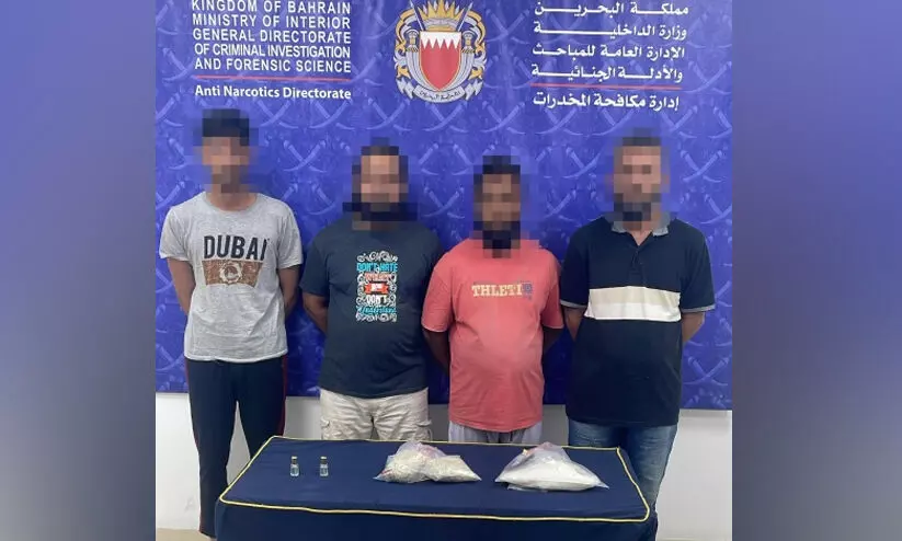 ബഹ്റൈനിൽ വൻ മയക്കുമരുന്ന് വേട്ട; 12 കിലോ മയക്കുമരുന്നുമായി 10 പേർ പിടിയിൽ ബഹ്റൈനിൽ വൻ മയക്കുമരുന്ന് വേട്ട; 12 കിലോ മയക്കുമരുന്നുമായി 10 പേർ പിടിയിൽ