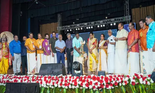 സ്നേ​ഹ​ത്തി​ന്റെ ഓ​ർ​മ​പ്പെ​ടു​ത്ത​ലാ​ണ് ഓ​ണം - ചി​റ്റ​യം ഗോ​പ​കു​മാ​ർ