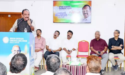 ബെ​ന്നി ബ​ഹ​നാ​ൻ എം.​പി​ക്ക് ഐ.​ഒ.​സി സ​ലാ​ല സ്വീ​ക​ര​ണം ന​ൽ​കി