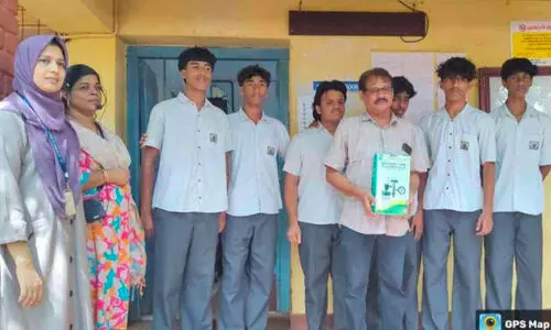 കച്ചവടം ചെയ്ത് പാലിയേറ്റിവിന് ഓക്സിജൻ സിലിണ്ടർ റെഗുലേറ്റർ നൽകി വിദ്യാർഥികൾ കച്ചവടം ചെയ്ത് പാലിയേറ്റിവിന് ഓക്സിജൻ സിലിണ്ടർ റെഗുലേറ്റർ നൽകി വിദ്യാർഥികൾ