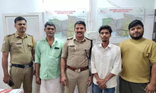 കളഞ്ഞുകിട്ടിയ സ്വർണാഭരണങ്ങൾ തിരിച്ചേൽപിച്ച് യുവാവിന്റെ മാതൃക