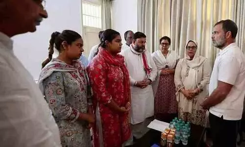 ഹരിയാനയിൽ ആത്മഹത്യ ചെയ്ത ദലിത് ഐ.പി.എസ് ഓഫിസറുടെ കുടുംബത്തെ സന്ദർശിച്ച് രാഹുൽ ഗാന്ധി