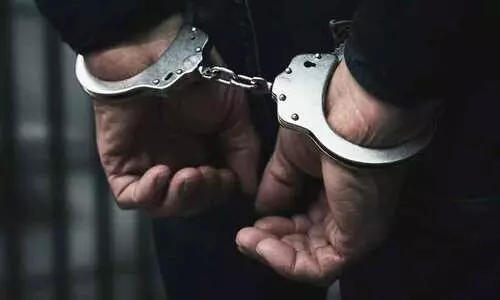 ഭാര്യയെ ഹെൽമറ്റ് കൊണ്ട് അടിച്ചു കൊന്നു, ഇൻഷുറൻസിനായി റോഡപകടമായി ചിത്രീകരിച്ചു; യുവാവ് അറസ്റ്റിൽ