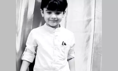 ഡ്രൈവറുടെ അനാസ്ഥ; സ്കൂൾ വാഹനത്തിൽ ഉറങ്ങിപ്പോയ നാല് വയസ്സുകാരൻ മരിച്ചു