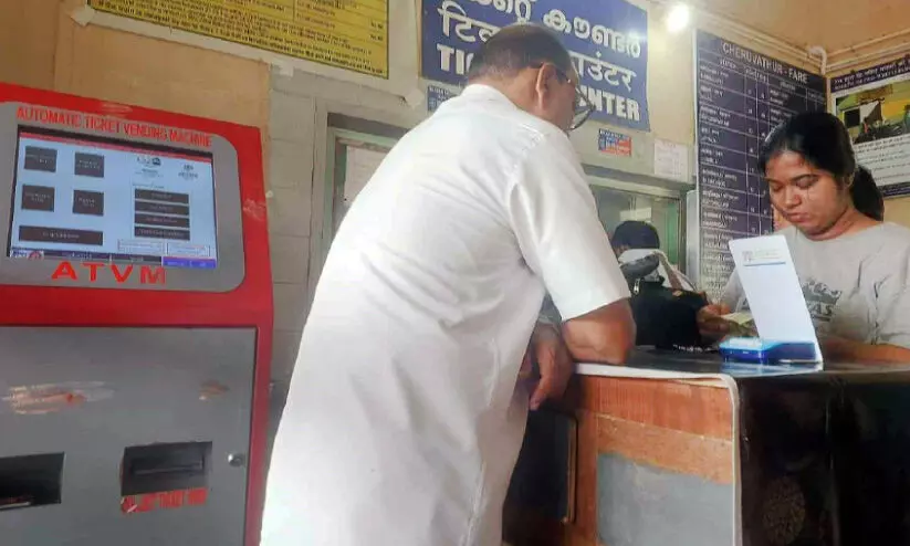 റെ​യി​ൽ​വേ വ​രു​മാ​നത്തിൽ വർധന; ചെ​റു​വ​ത്തൂ​രി​ലും ഓ​ട്ടോ​മാ​റ്റി​ക്ക് ടിക്കറ്റ് വെ​ൻ​ഡി​ങ് മെ​ഷീ​ൻ