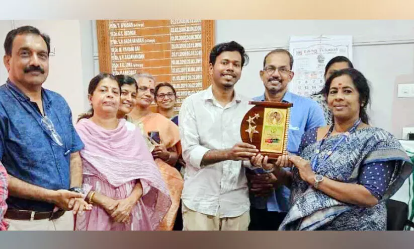 കണ്ണൂരിന്റെ നന്മക്ക് നന്ദി; ബംഗ്ലാദേശ് സ്വദേശി റാഹത് ഇനി ആയുർവേദ ഡോക്ടർ കണ്ണൂരിന്റെ നന്മക്ക് നന്ദി; ബംഗ്ലാദേശ് സ്വദേശി റാഹത് ഇനി ആയുർവേദ ഡോക്ടർ