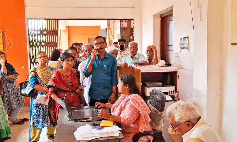 മുദ്രപത്രം ഓൺലൈനിലൂടെ; വലഞ്ഞ് ഉപഭോക്താക്കൾ