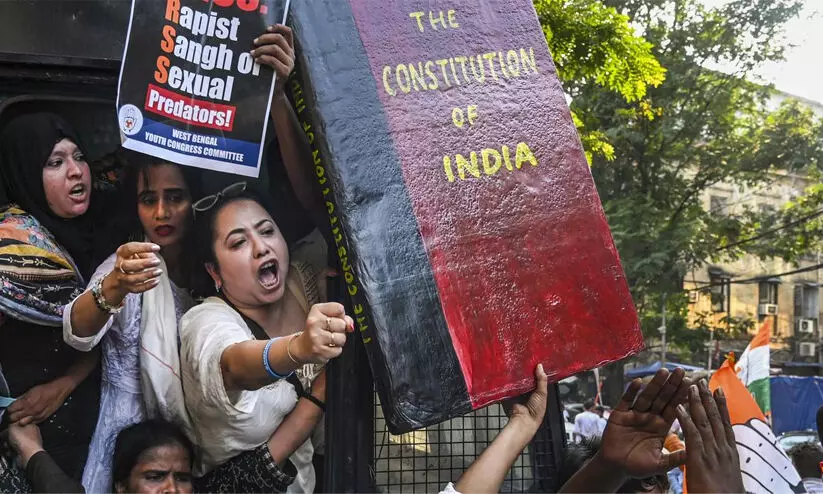 ദുർഗാപൂർ കൂട്ടബലാത്സംഗക്കേസിൽ വഴിത്തിരിവ്; സഹപാഠി അറസ്റ്റിൽ ദുർഗാപൂർ കൂട്ടബലാത്സംഗക്കേസിൽ വഴിത്തിരിവ്; സഹപാഠി അറസ്റ്റിൽ