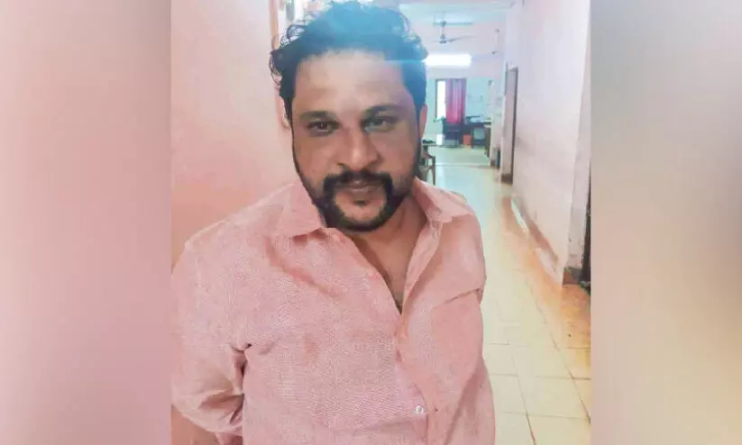 വസ്തു ഇടപാട്: 22 ലക്ഷം തട്ടിയ കോടതി ജീവനക്കാരൻ അറസ്റ്റിൽ വസ്തു ഇടപാട്: 22 ലക്ഷം തട്ടിയ കോടതി ജീവനക്കാരൻ അറസ്റ്റിൽ