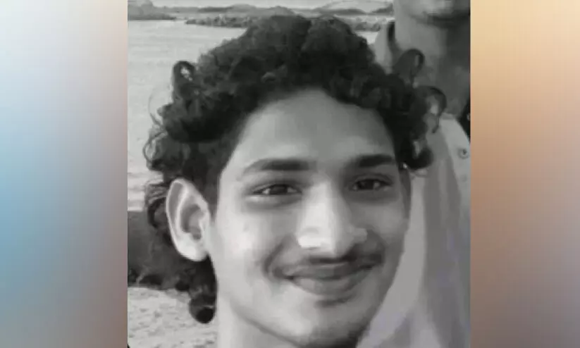 വള്ളത്തിൽ നിന്ന് തെറിച്ചു കടലിൽ വീണ തൊഴിലാളിയെ കാണാതായി വള്ളത്തിൽ നിന്ന് തെറിച്ചു കടലിൽ വീണ തൊഴിലാളിയെ കാണാതായി